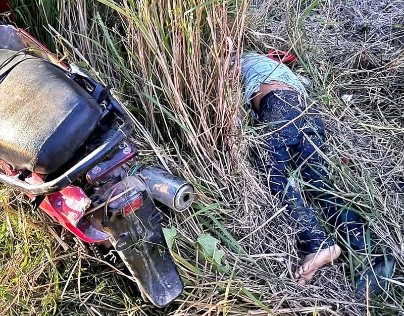 ¡SALE VOLANDO CON LA MOTO!