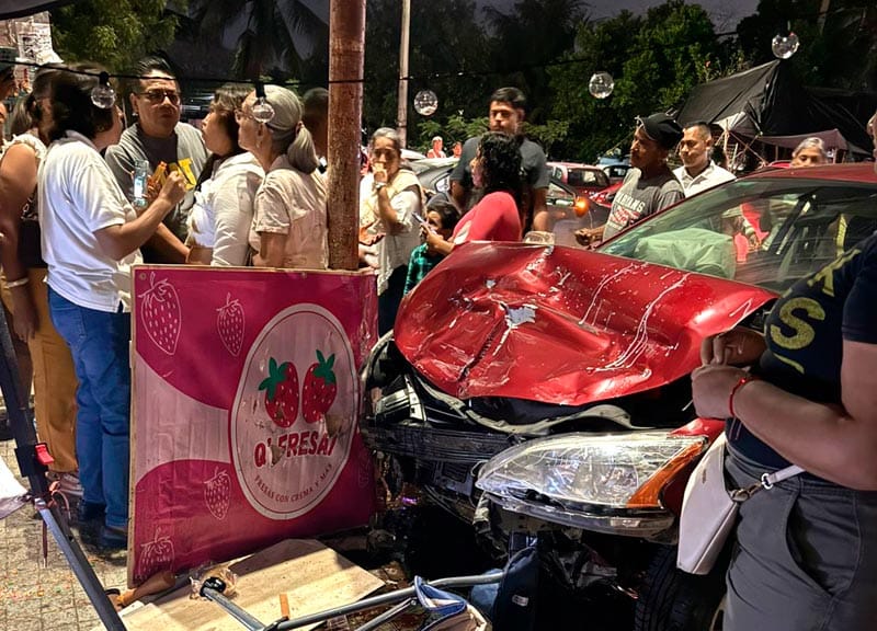 ¡SE LLEVAN PUESTO DE FRESAS CON CREMA!