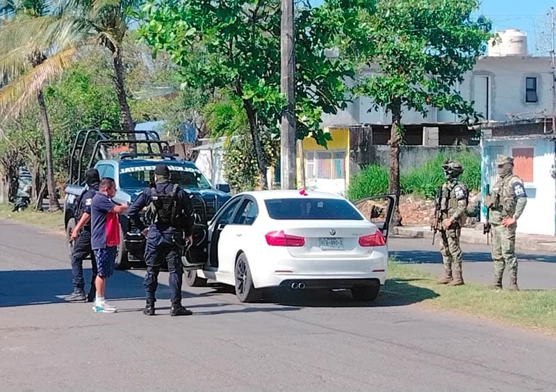 ¡MOVILIZACIÓN POLICIACA CON HELICÓPTERO EN BOCA DEL RÍO! - TENSIÓN EN HABITANTES DE LA COLONIA VENUSTIANO CARRANZA