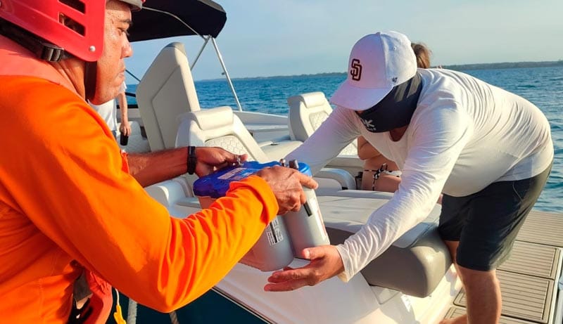 ¡RESCATAN A 9 TURISTAS A LA DERIVA EN ALVARADO!