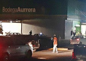 ¡ATACA BANDA DE  “CRISTALEROS” EN EL ESTACIONAMIENTO DE MAMÁ LUCHA! -En Lomas del Coyol