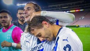 ¡RAYADOS DOMINA A LA FIERA EN EL "GIGANTE DE ACERO"! -Gana Monterrey 3-1