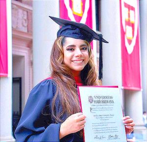¡GENIA MEXICANA TERMINA DOCTORADO EN EU CON SOLO 21 AÑOS! -A los 10 años, Dafne ingresó a licenciatura