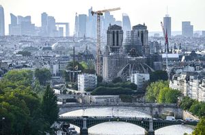 ¡HALLAN DOS VITRALES DE NOTRE-DAME QUE FUERON ROBADOS HACE 161 AÑOS!