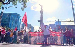 ¡MARCHAN POR LA DESAPARICIÓN  DE LOS 43 NORMALISTAS! -A Nueve Años