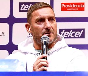 ¡DESEA VER A MÁS FUTBOLISTAS MEXICANOS EN ITALIA! -Dice Francesco Totti