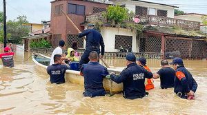 ¡BAJO EL AGUA! ...Se Desbordó el Río Aguadulcita, Hay 3 Mil Viviendas Inundadas