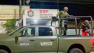 ¡DETIENEN A MILITARES! Iban en una Patrulla por Calles de Minatitlán Haciendo Disparos al Aire