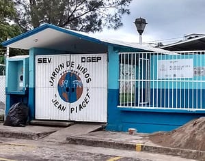 ¡SAQUEAN KINDER EN LOMAS DE RÍO MEDIO!