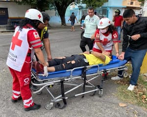 ¡CONDUCTOR EMBISTE A TRABAJADORA DE TORTILLERÍA!