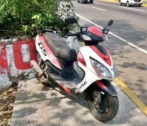 ¡LOCALIZAN MOTONETA ABANDONADA!