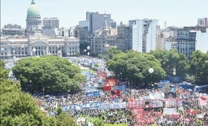 ¡MILES DE PERSONAS SE SUMAN LA HUELGA GENERAL!