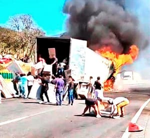 ¡CHOQUE DE COLOSOS! -Casi de Frente Entre Nogales y Ciudad Mendoza