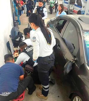 ¡MUERE ABUELITO ARROLLADO! *De 85 años, esperaba su Camión