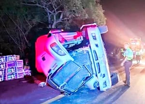 ¡VUELCA TRÁILER CARGADO CON TONELADAS DE LIMÓN! - |EN LA FEDERAL PALMA SOLA-SANTA ANA