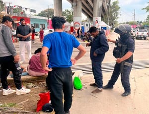 ¡OPERATIVO EN COATZA PARA CAPTURAR A MARAS! -VECINOS REPORTAN QUE HAN SIDO AGREDIDOS POR MIGRANTES