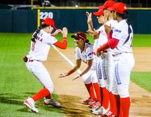¡PRIMER TRIUNFO EN CASA! -*El Aguila de Veracruz vence 4-1 a Olmecas de Tabasco *Duelo de Softbol femenil con una gran entrada