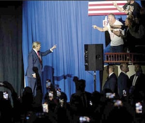 ¡DONALD TRUMP GANA CAUCUS REPUBLICANOS!