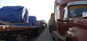 ATORADOS! Se desconchinfla la Aduana