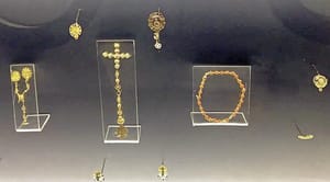 ¡ESPECIALISTAS EXHIBEN TESORO DE UN BARCO ESPAÑOL DEL SIGLO XVIII DESCUBIERTO EN MÉXICO! - *El llamado ‘Tesoro de Alacranes’