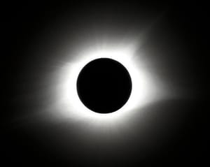 ¡ECLIPSE TOTAL DE SOL! - LUNES 8 DE ABRIL!