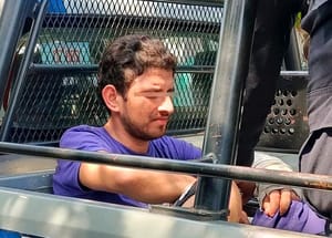 ¡YA SE LLEVABA UNA BICICLETA! - APROVECHÓ QUE EL DUEÑO COMPRABA REFACCIONES