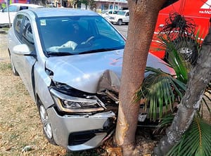 ¡CAMIONETA IMPACTA AUTO CON PAREJA DE ABUELITOS! - EN LA AVENIDA CUAUHTÉMOC