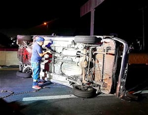 ¡CHOQUE CON VOLCADURA! - EN LA VERACRUZ-CARDEL *PUROS DAÑOS Y EL SUSTO