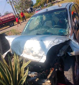 ¡DOS PRENSADOS EN APARATOSO CHOQUE! - *CARRETERA FEDERAL A TIERRA BLANCA