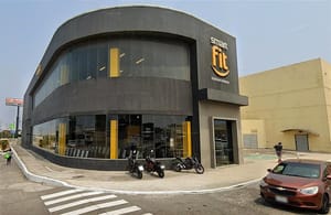 ¡ROBAN “CABALLO DE ACERO” FRENTE AL GIMNASIO!