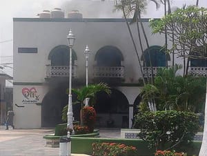 ¡SALÍA HUMO DE LA  CAFETERÍA! - *CONATO DE INCENDIO EN EL PALACIO DE ALVARADO!