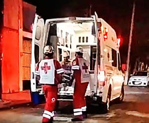 ¡VECINOS LO MACHETEAN Y GOLPEAN AL CONFUNDIRLO CON UN LADRÓN!