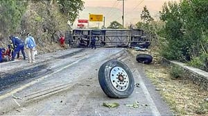 ¡TRAGEDIA DE PEREGRINOS! - *14 MUERTOS Y 31 HERIDOS *Sobre la Carretera Capulín-Chalma *Estado de México *No Se Han Dado a Conocer las Causas del Accidente