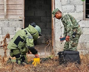 ¡ASEGURAN DROGA Y UNA GRANADA EN CATEO EN TUXPAN! - *TENÍAN UN INHIBIDOR DE SEÑAL CON 10 ANTENAS
