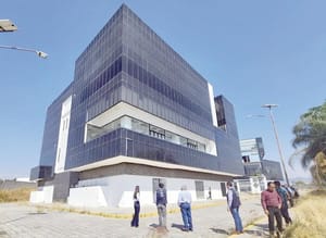 ¡FAMILIARES DE LOS DESAPARECIDOS PROTESTAN CONTRA EL CIERRE DEL CENTRO DE IDENTIFICACIÓN HUMANA!