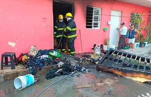 ¡SALVAN A TRES MENORES DE INCENDIO EN CASA DE LA DOS CAMINOS!