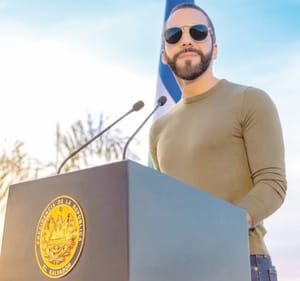 ¡BUKELE OFRECE 5 MIL PASAPORTES A PROFESIONALES EXTRANJEROS!!