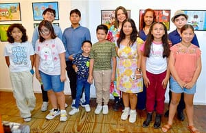 NIÑOS RINDEN HOMENAJE A CRI-CRI