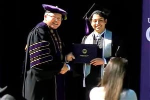 ¡GENIO VERACRUZANO SE GRADÚA CON HONORES DE LA U. DE THE OZARKS!