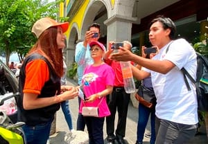 ¡LE SACAN LA LENGUA A POLO POLO!