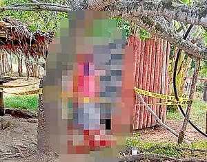 ¡TERMINA CON SU VIDA AHORCÁNDOSE!