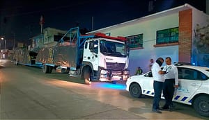 ¡NODRIZA DERRIBA DOS SEMÁFOROS! - *LA MANANTIAL DE BOCA DEL RIO