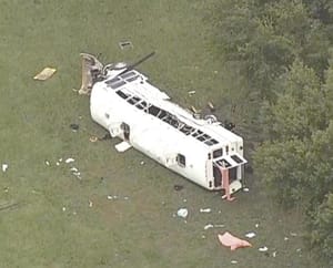 ¡OCHO MIGRANTES MUERTOS DEJA VOLCADURA DE AUTOBÚS!