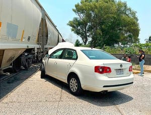 ¡IMPACTADOS POR EL TREN! - *SALEN ILESOS *GEO VILLAS DEL PUERTO