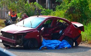 ¡TRABAJADORA DE PEMEX PIERDE LA VIDA EN CHOQUE MORTAL! - *DOS PERSONAS MAS RESULTARON LESIONADAS