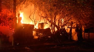 ¡FUEGO ARRASÓ CON  CASA DE PEPENADOR!