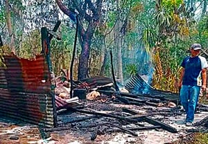 ¡INCENDIAN HUMILDE VIVIENDA DE TRABAJADORA!