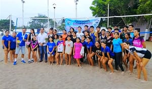 ¡RECIBEN A LAS BICAMPEONAS! - *La gemelas Giselle y Vanessa Chay estuvieron en la escuela de voleibol playero de Reino Mágico donde crecieron y entrenaron muchos años