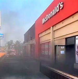 ¡INCENDIO EN PLAZA MOCAMBO! - *Hasta se Chamuscaron la Hamburguesas