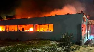 ¡SE QUEMÓ LA PALAPA “EL CALAMAR” EN COATZA!